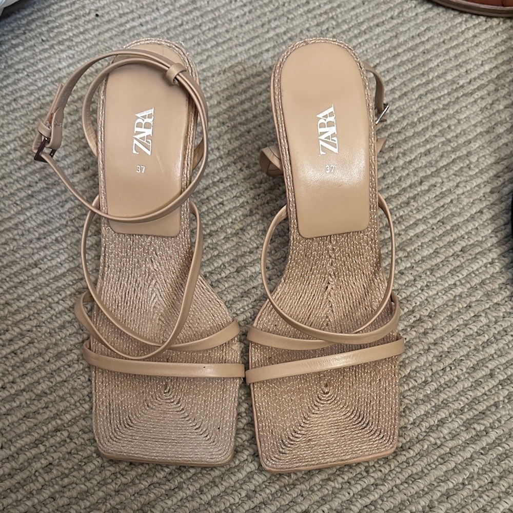 Zara Women's Beige Strappy Sandals